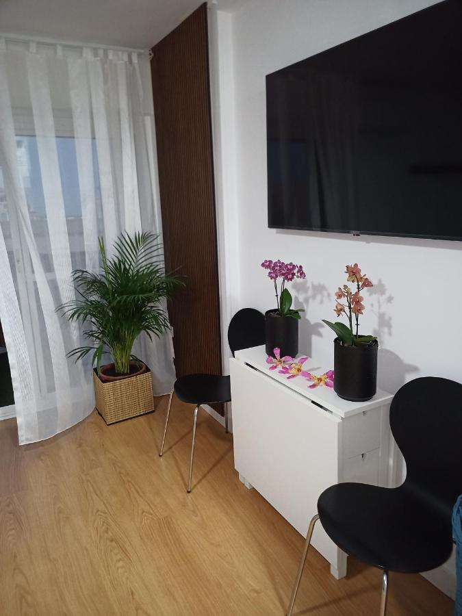 Apartment Sweet Benalmadena: Seaside With Pools And Wi-fi *